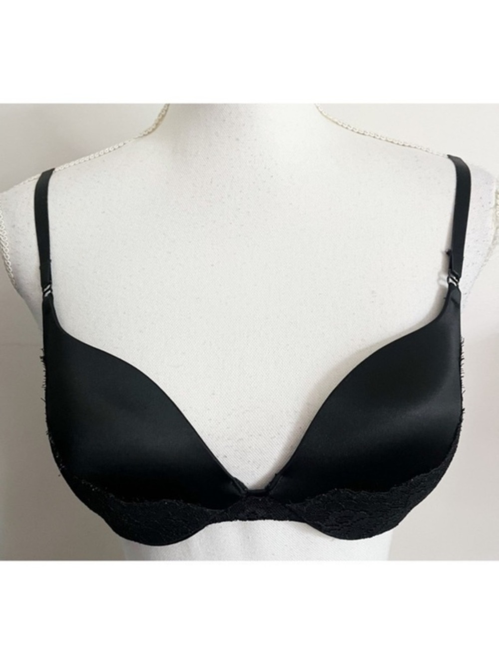 Maidenform • Solid Black Lace Trim Bra 34b